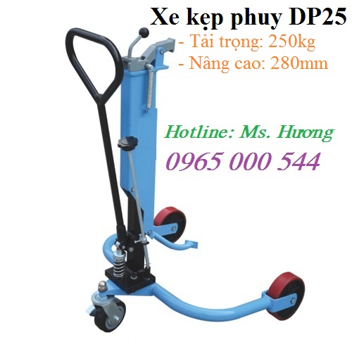 Xe di chuyển v&agrave; quay đổ phuy